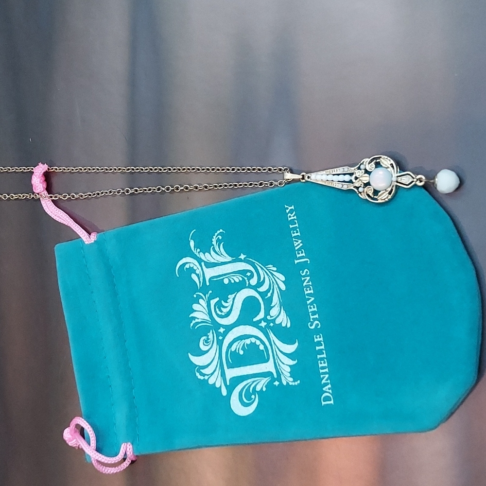 NWOT Danielle Stevens Pendant Necklace